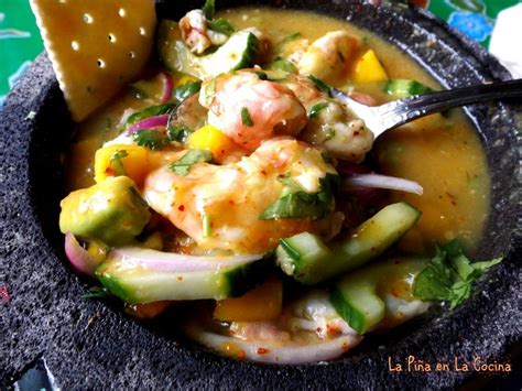 Los camarones en aguachile rojo son un plato que se come mayormente en la zona noroeste de méxico, en los estados de sinaloa, sonora y baja california. Aguachile de Camaron Con Mango(Spicy Shrimp with Mango ...