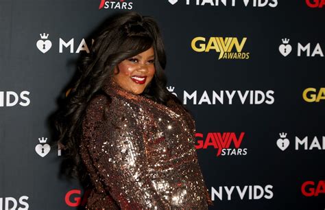 Nailed Its Nicole Byer Reveals The Unusual Place Shed Display Her Emmy