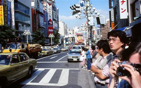 Pictures Of Everyday Life In Japan In 1982 Japan Photograph Japan
