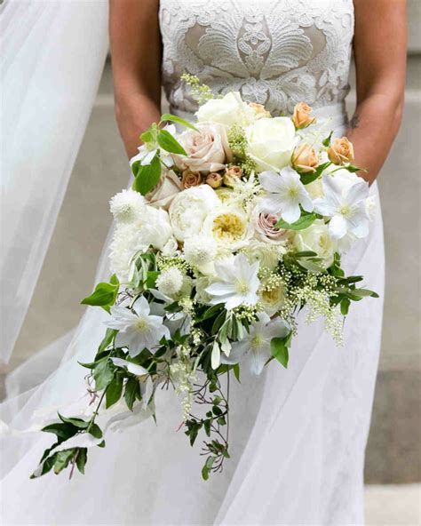 Trova fioraio a bianchi e acquista online la composizione floreale per omaggiare le persone a te care. 1001 + idee di bouquet sposa per scegliere un elemento ...