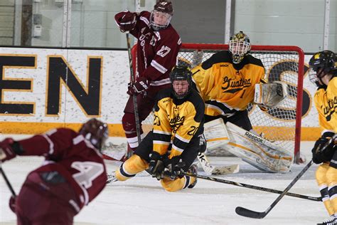 Mens Hockey Resumes League Play With 3 1 Win Over Augsburg Posted On