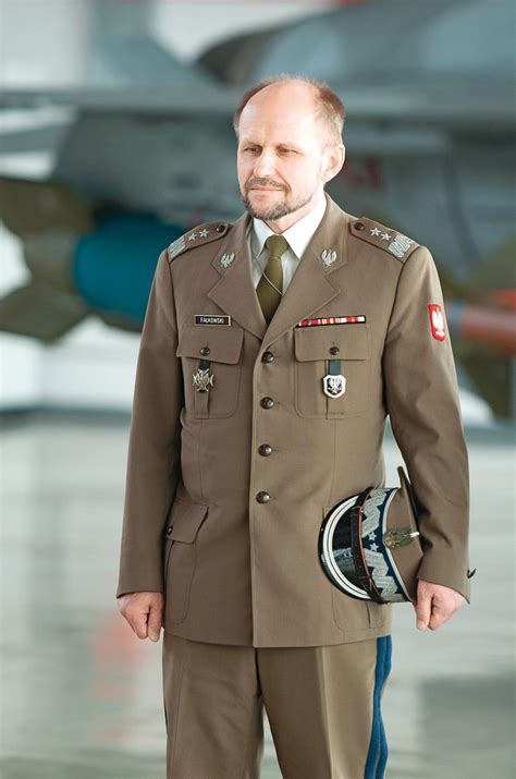 Marian banaś (born 13 july 1955) is a polish politician and civil servant. Mocne łokcie generała - Polityka.pl