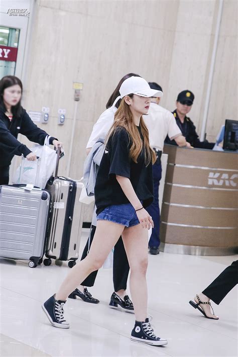 J Pop Airport Style Airport Fashion Korean Singer Tumblr Olds My Style Casual Pink