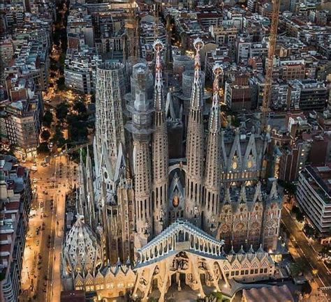 Spain is a storied country of stone castles, snowcapped mountains, vast monuments, and sophisticated cities. تعرف على كنيسة ساغرادا فاميليا في برشلونة اسبانيا | تورنا