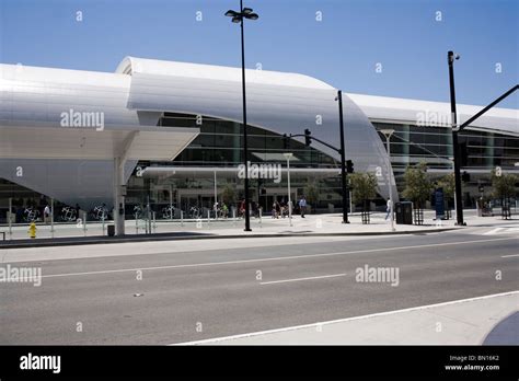 Main Entrance to Terminal B at Mineta San Jose International Airport