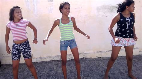Listen to music from menina dançando. Meninas Dançando o Bonde Das Maravilhas kkk Feio Mais Tá Ae - YouTube