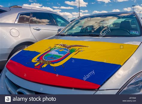 New York Usa November 22 2016 Grey Car With A Big Ecuadorian Flag In A Park Zone In Metlife