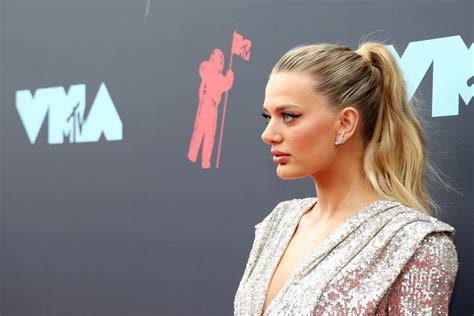 Bregje Heinen At The Mtv Video Music Awards Awards Music My Xxx Hot Girl