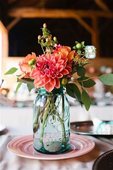 Casual Flower Arrangements Ideas For Table Decorating 04 In 2020