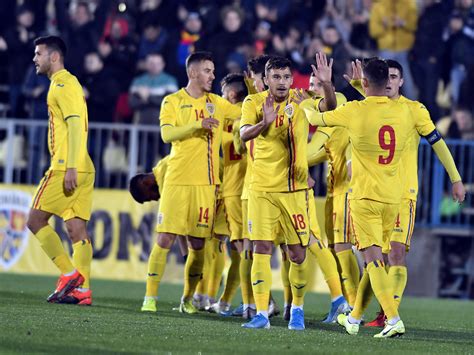 Fotbalul este un sport de echipă ce se dispută între două echipe alcătuite din 11 jucători fiecare. FOTBAL:ROMANIA U21-FINLANDA U21, PRELIMINARIILE C.E. 2021 (14.11.2019) - Lead.ro