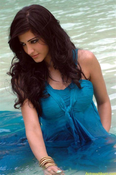 Shruti Hassan Beach Hot Stills Actress Album