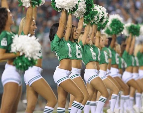 Philadelphia Eagles Cheerleaders Rockin The Kelly Green Cheerleader Girl Cheer Girl