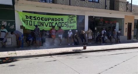 Obreros De Uocra Protestaron Reclamando Por Despidos