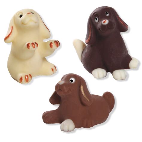 Specialty chocolate, typical of the municipality of modica in sicily, characterized by an ancient and original recipe using manual grinding (rather than conching). Tris cagnolini di cioccolato - Plusia