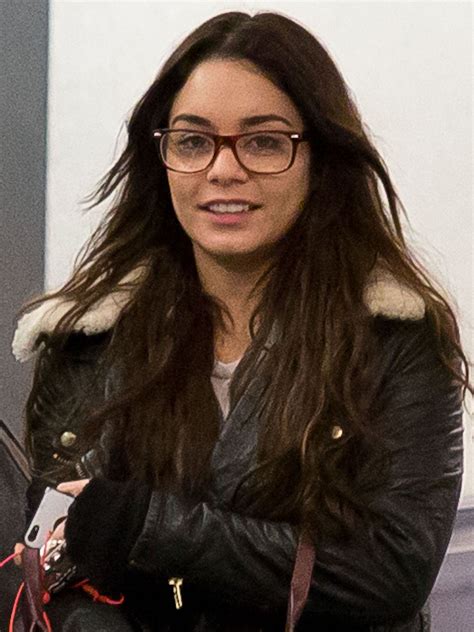 15 Celebrities Who Look Flawless In Glasses Celebrities With Glasses Vanessa Hudgens Style