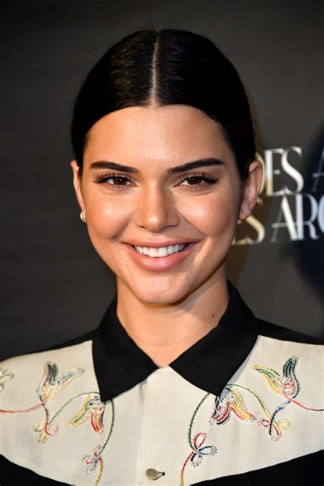 While we are talking about her performances and the actress as a whole, we want to now take you on a ride through a kendall jenner photo gallery. So sahen diese Stars früher aus
