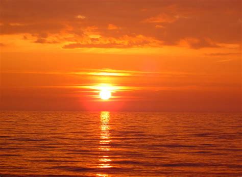 Sunrise and sunset times in Genova today and 2024