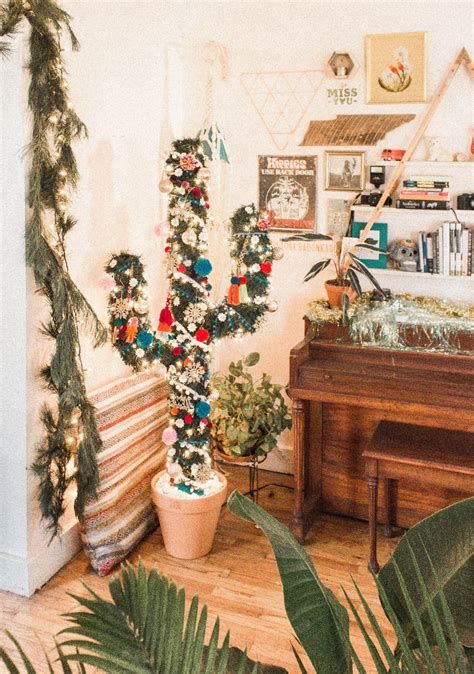 I have been a tree surgeon for 35 years but it doesn't take that long the learn the language of plants. DIY: Cactus Christmas Tree