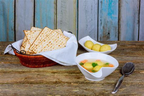 7 Passover Traditions — Jewish Passover History And Customs