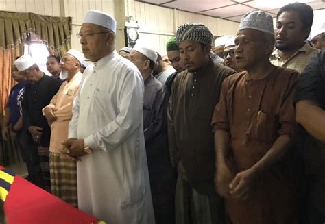 I was a young boy during the time of the holy prophet (may peace be upon him) and i retained in my mind (what i learnt from him). MB imam solat jenazah anggota Bomba