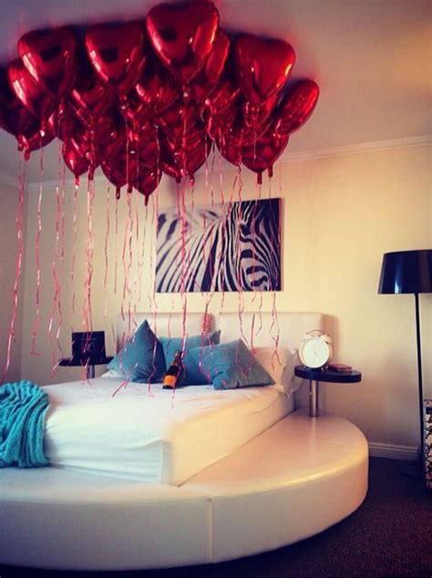 cute and romantic valentine bedroom decor ideas 02 pimphomee