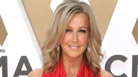 Gma S Lara Spencer Bares Her Toned Legs In Intimate Bathtub Snap Hello