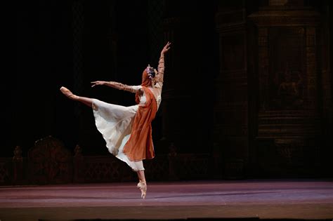 Bolshoi Ballet Nadezhda Gracheva In La Bayadère Photo Damir