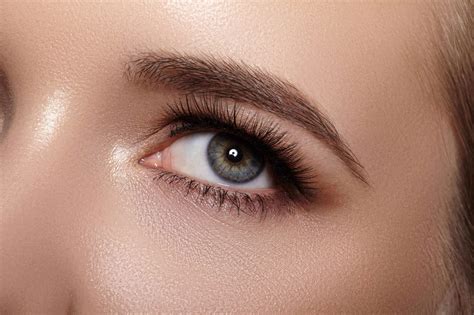 Semi-Permanent Eyelashes Extensions