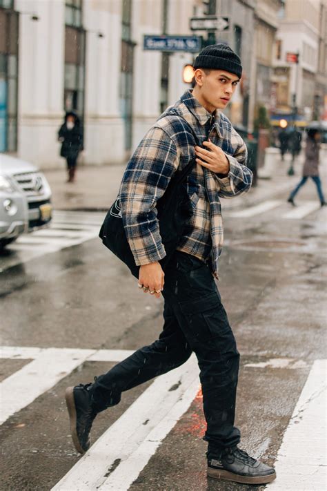 The Best Men S Street Style From New York Fashion Week Moda Masculina Camisa Xadrez Masculina