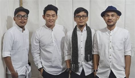 Vokalis kumpulan seventeen, riefian fajarsyah atau ifan selamat disatukan dengan kekasihnya yang juga model terkenal indonesia, citra monica pada ini merupakan perkahwinan kedua buat ifan dan citra. Berita isteri sudah ditemui palsu, Ifan (Seventeen) tetap ...