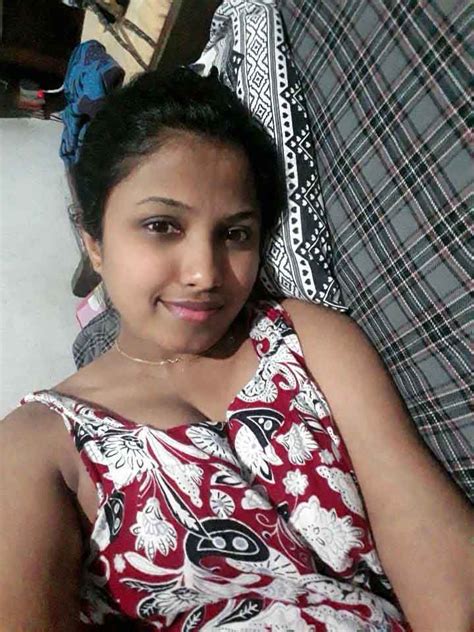 Busty Sri Lankan Horny Girl Big Boobs Selfie Fav Bees