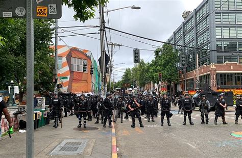 seattle police in riot gear move in to reclaim their precinct in chop arresting more than a