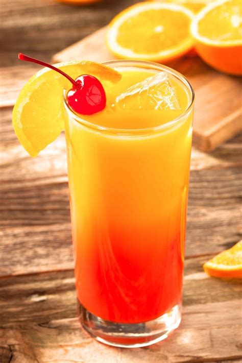 The Tequila Sunrise Is A Classic Orange Juice Based Cocktail It Gets Its Name Fro Receta De