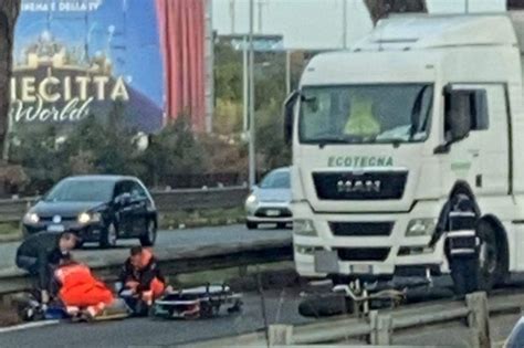 Incidente Sulla Pontina Scontro Tra Camion E Moto A Castel Romano Traffico In Tilt