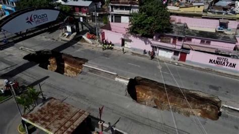 Gemist Two Missing After Massive Sinkholes Open Up In Guatemala