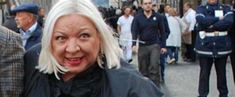 In preghiera a roma, per riparare. Maria Giovanna Maglie insultata da un grillino: «Ma che c ...