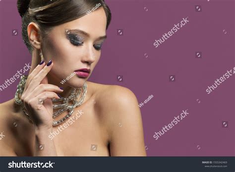 Photo De Stock Closeup Face Young Sensual Glamour Woman 1555342469