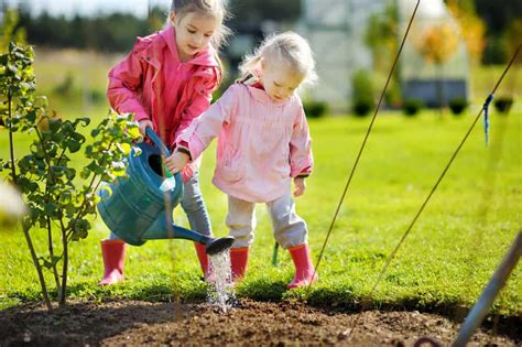 10 Best Gardening Sets For Kids Of 2023