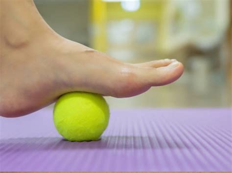 Metatarsalgia Ball Of Foot Pain Symptoms And Causes Entirely Health