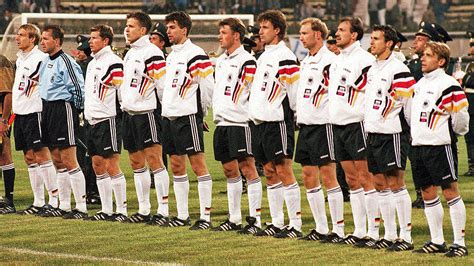 Knapp vier wochen vor der europameisterschaft in. Deutschland gegen Armenien: Eine Kurzgeschichte :: DFB ...
