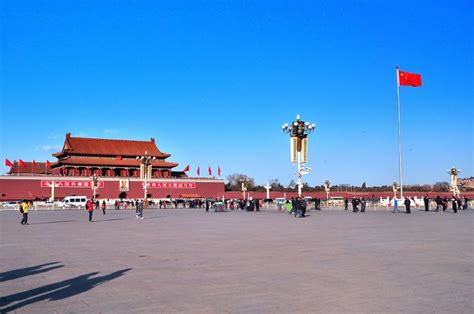 Được người trung quốc yêu mến, vào ngày 22 tháng tư năm 1989. Tham quan Quảng trường Thiên An Môn lịch sử