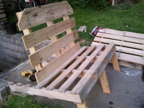 25 Fabulous Furniture Made Out Of Wood Pallets You Can Do Yourself