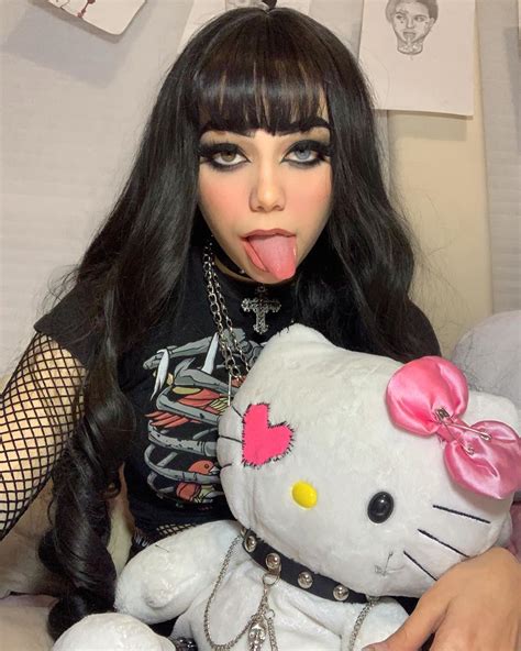 ⋆ 𝖆𝖑𝖑𝖈𝖚𝖙𝖊𝖌𝖎𝖗𝖑𝖘𝖍𝖊𝖗𝖊 In 2020 Edgy Makeup Hello Kitty Makeup Aesthetic Girl