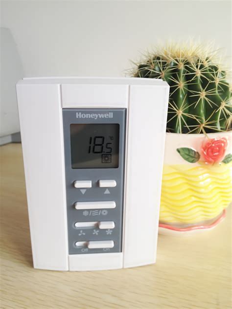 The exact amounts depend on. Honeywell thermostat T6812DP08, LCD thermostat honeywell ...
