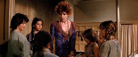 Carol Burnett Annie Carol Burnett As Miss Hannigan In Annie1982