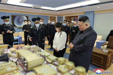 Уважаемый товарищ Ким Чен Ын руководил на месте работой Государственного управления по освоению