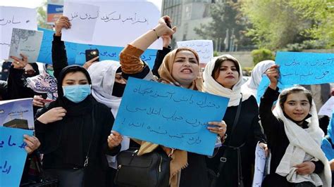 نساء أفغانيات يتظاهرن ضد قرار طالبان منعهن من العمل مصراوى