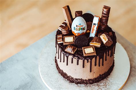 Pictures Kinder Surprise Chocolate Torte Food Confectionery