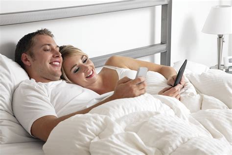 Sexting May Improve Your Love Life Chicago Tribune