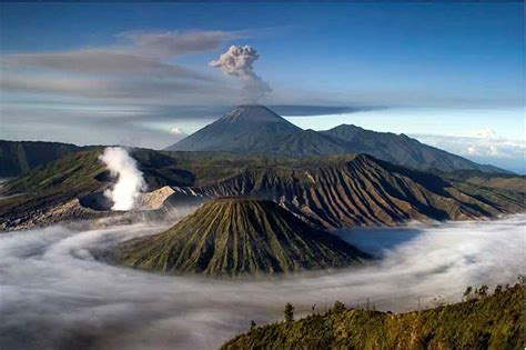 Pegunungan Yang Mempunyai Pemandangan Paling Menakjubkan Di Indonesia